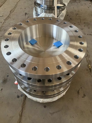 Butt-welding verbinding gesmeed staal flenzen opgeheven gezicht koolstofstaal materiaal SA105N + fijn korrel voor pijpleiding systeem